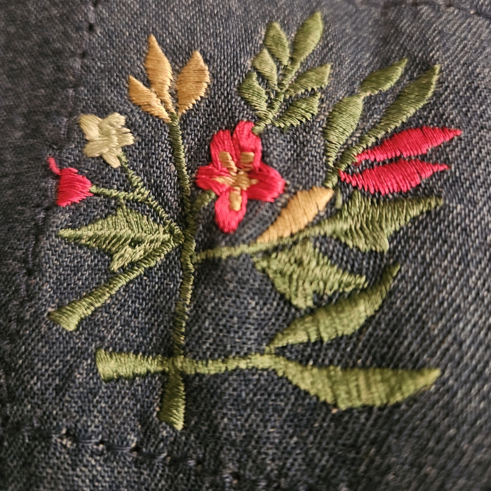 Wildfower Floral Embroidered Denim Vest by Van Huesen. Button Front. S. - Picture 4 of 8